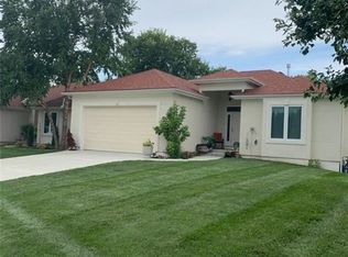 1308 NE Timbercreek Dr, Lees Summit, MO 64086