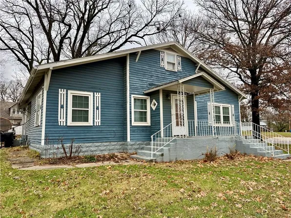 300 S 4th St, Burlington, KS 66839