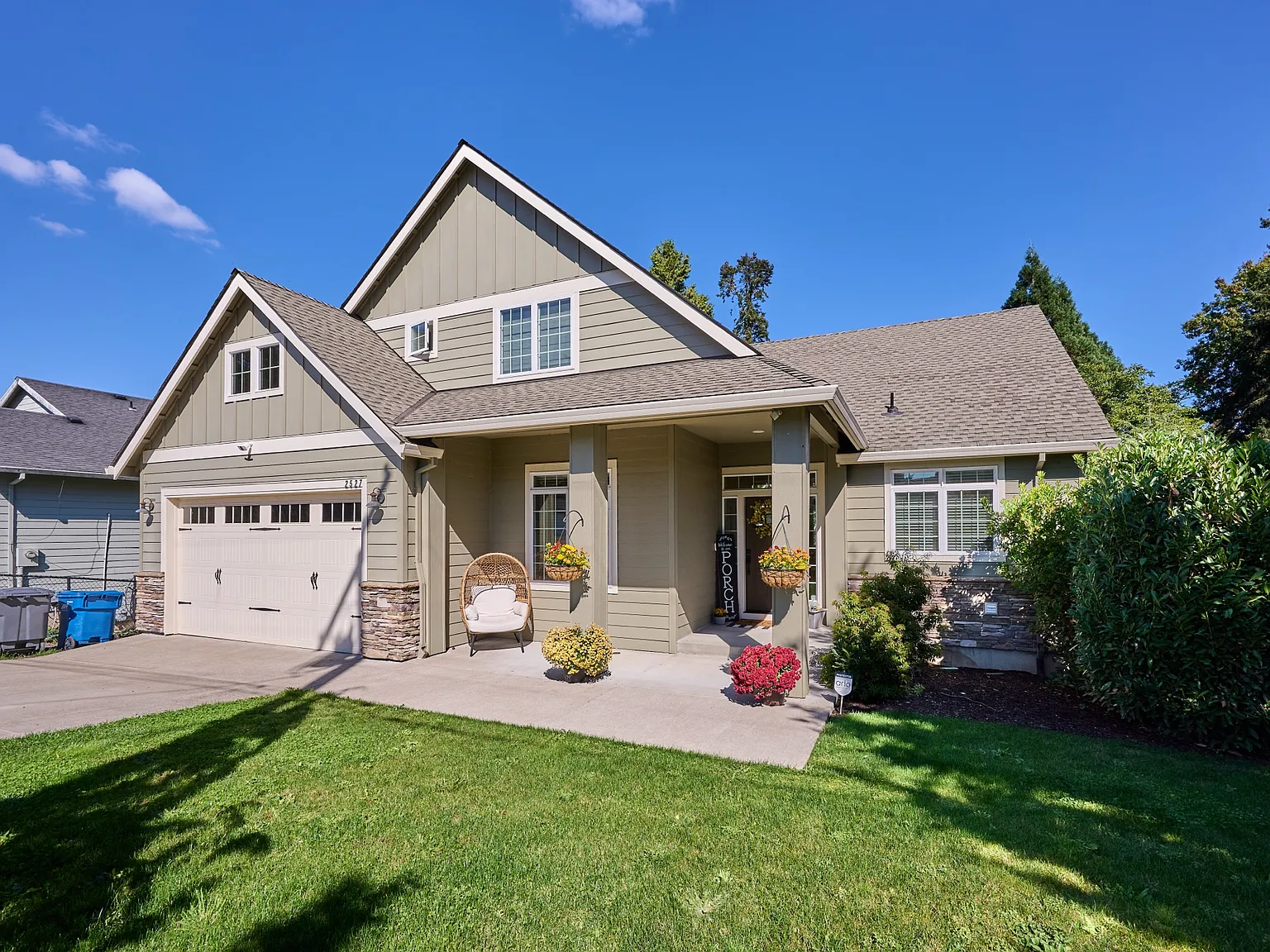 3 bed, 2.5 bath, 2120 sqft, $3,080 — Photo 2
