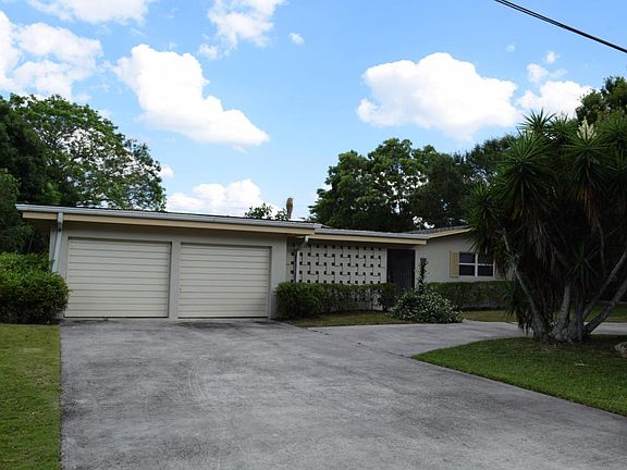 2nd image of 4060 Greenwood Dr