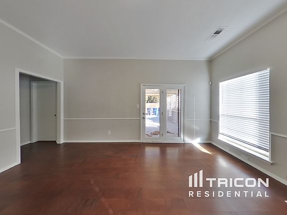 3rd image of 7416 Primrose Dr NW