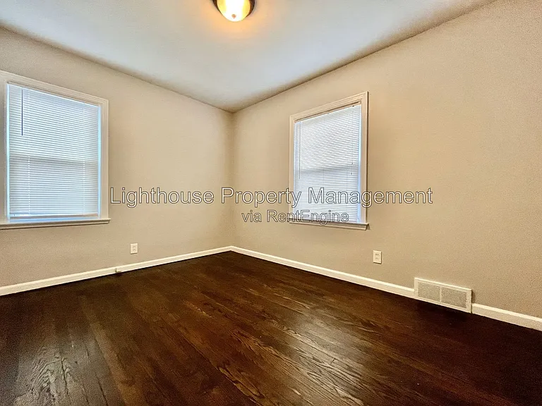 809 Eastern Ave NE — Photo 10