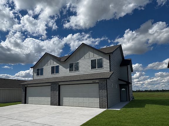 3rd image of 722 E Briarbrook Ln