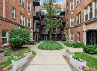 1657 W Pratt Blvd APT 2A, Chicago, IL 60626