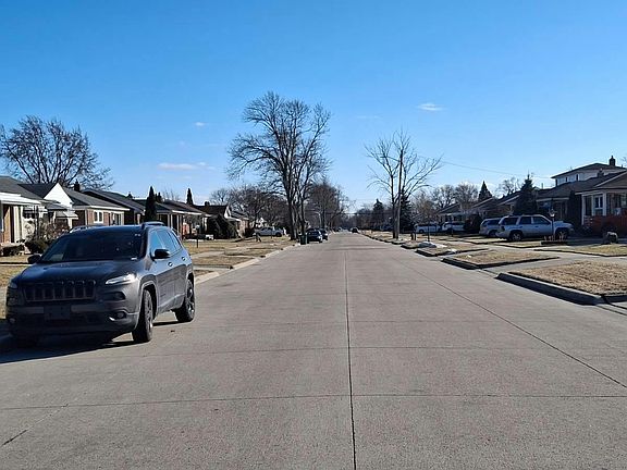 4th image of 24944 Johnston Ave