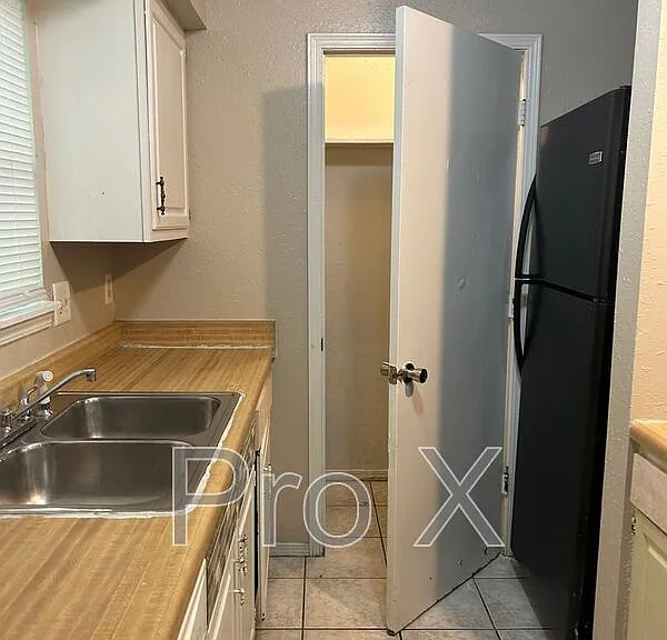 1605 Juniper Cir #C — Photo 4