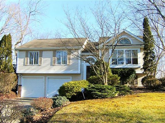 2nd image of 124 Slatewood Ct