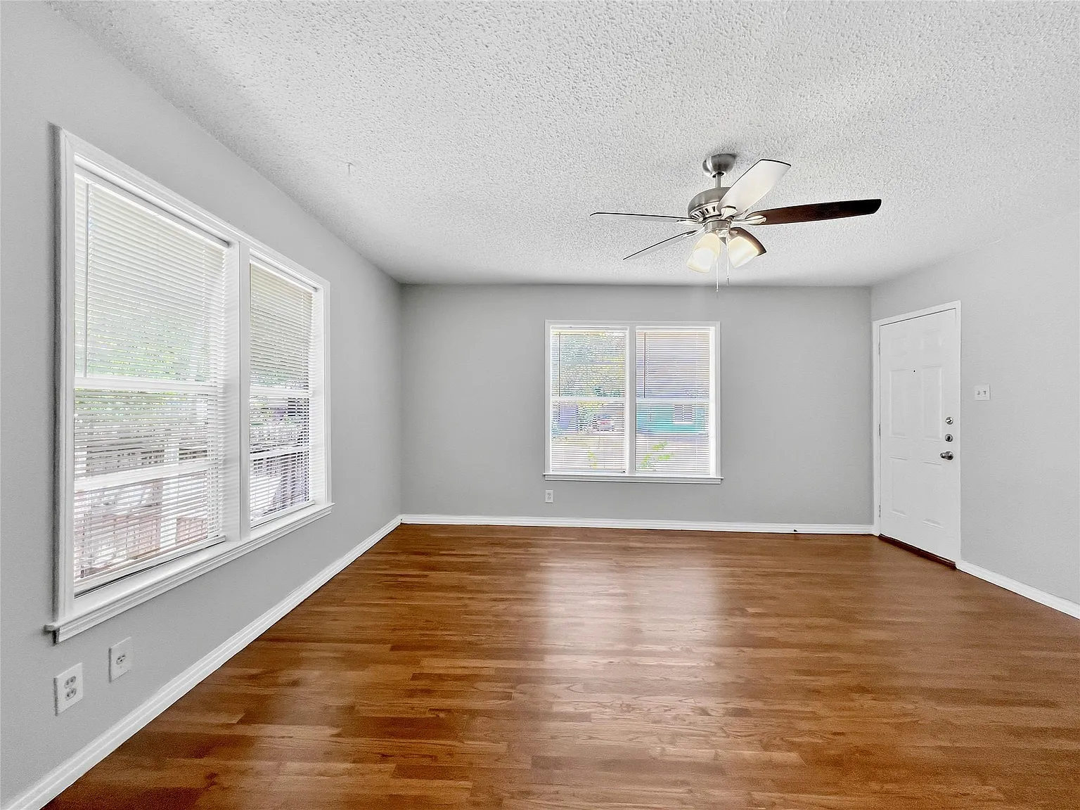 2 bed, 1.5 bath, 1100 sqft, $2,150 — Photo 3