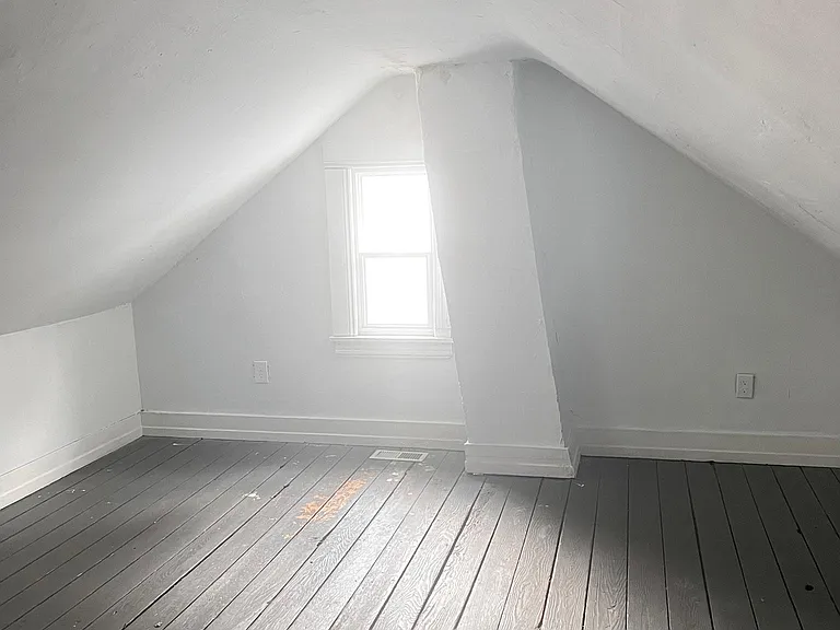 811 E Chestnut St — Photo 15