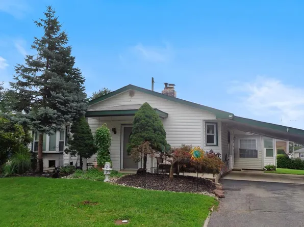 32 Valley Rd, Levittown, PA 19057