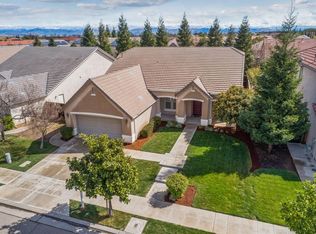 1821 N Twinberry Ave, Clovis, CA