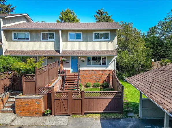 1022 Falmouth Rd, Saanich, BC V8X 3A5