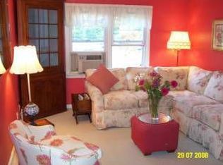 10 South Rd APT 1E, Harrison, NY 10528