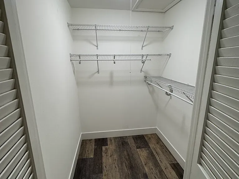 721 Lepere Ave #F — Photo 10