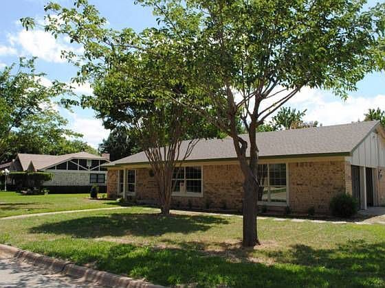 1st image of 5913 Crestwood Cir W