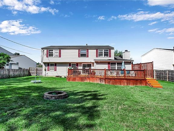 3rd image of 146 Crofton Dr