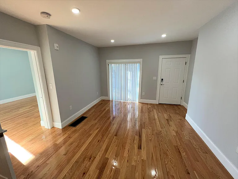 372 Oxford St #4 — Photo 12