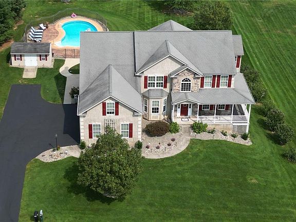 2nd image of 5525 Skyline Dr