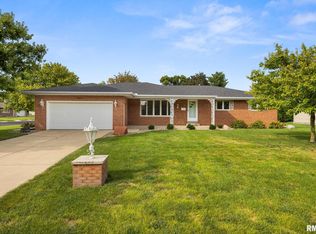 241 W Edgewood St, Morton, IL 61550
