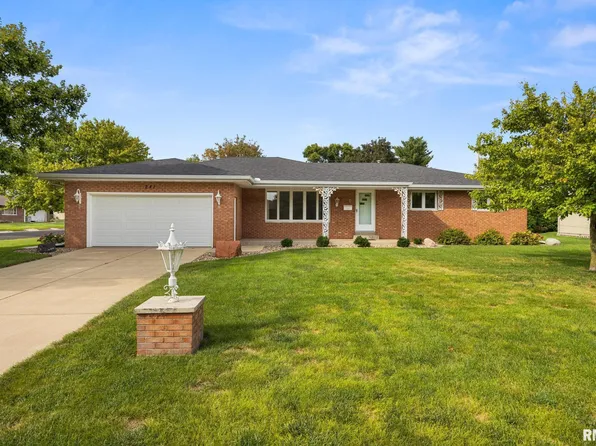 241 W Edgewood St, Morton, IL 61550