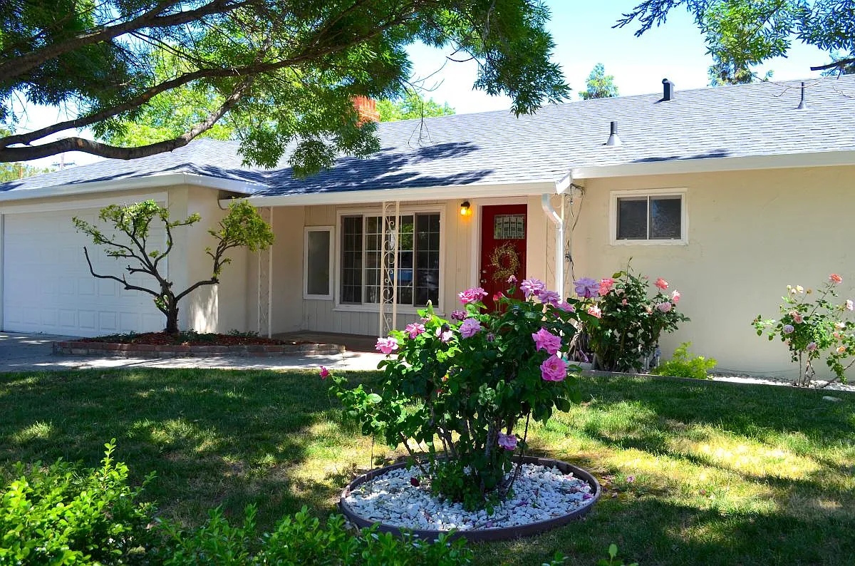 2355 Geraldine Drive — Photo 2