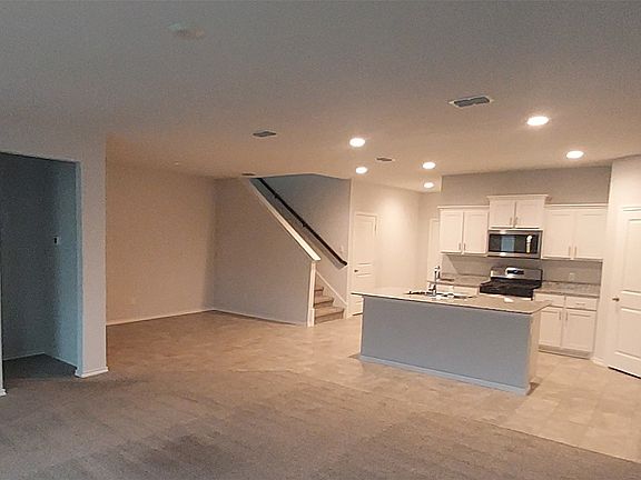 4th image of 601 Whitecomb Ln