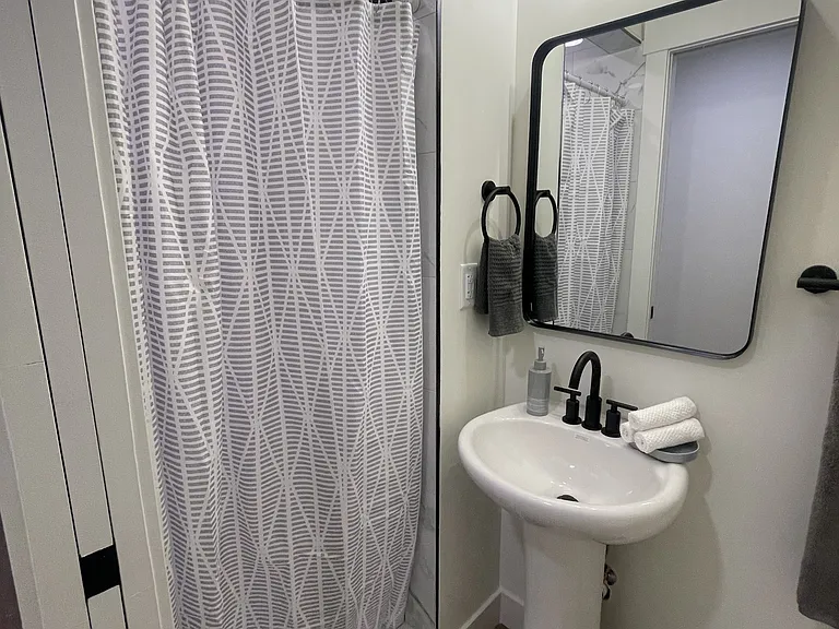 2233 Jefferson Ave #3 — Photo 17