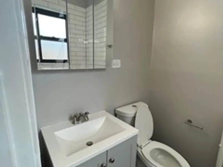 605 Hinman — Photo 30