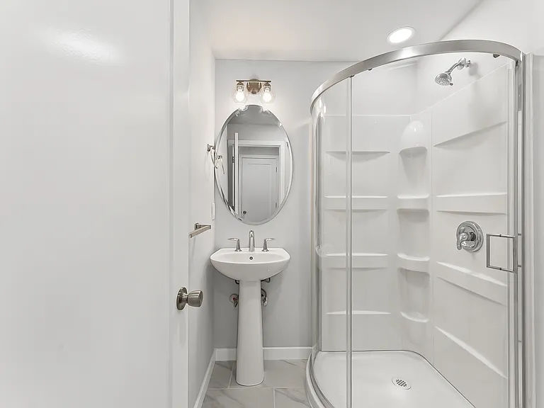 178 Kennedy Dr — Photo 28