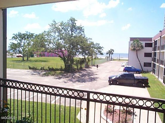 2nd image of 2046 Beach Blvd #220