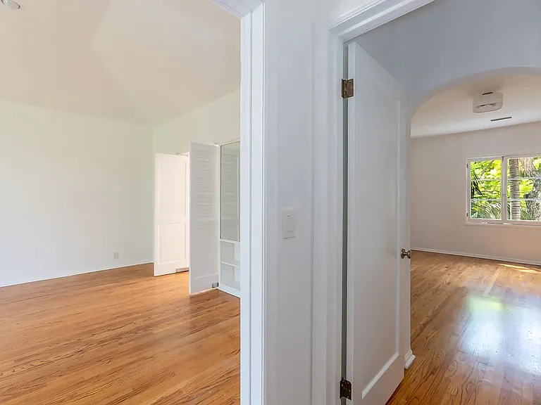 8491 Fountain Ave — Photo 35