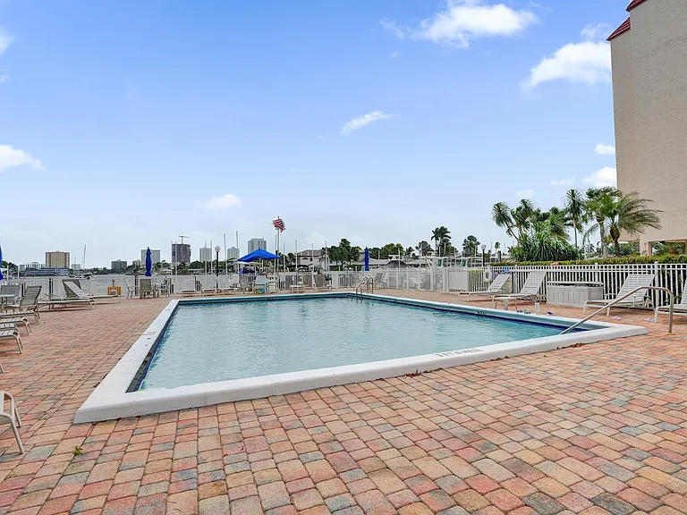 740 S Federal Hwy #312 — Photo 35