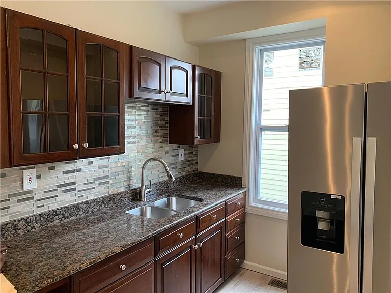 128 Weber Way — Photo 2