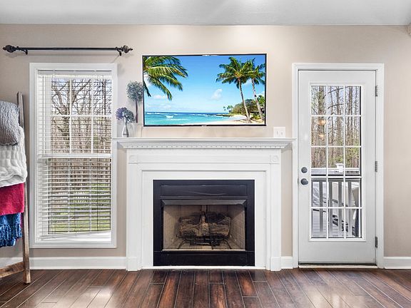 5th image of 556 Parkvue Village Way