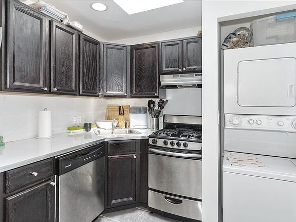 5th image of 352 Putnam Ave APT 3