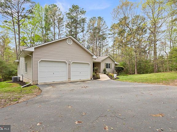 4th image of 43501 Bayberry Ct