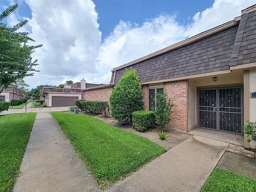 2815 Cambridge Ln Photo 1