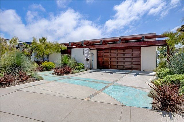 1st image of 807 N Paulina Ave