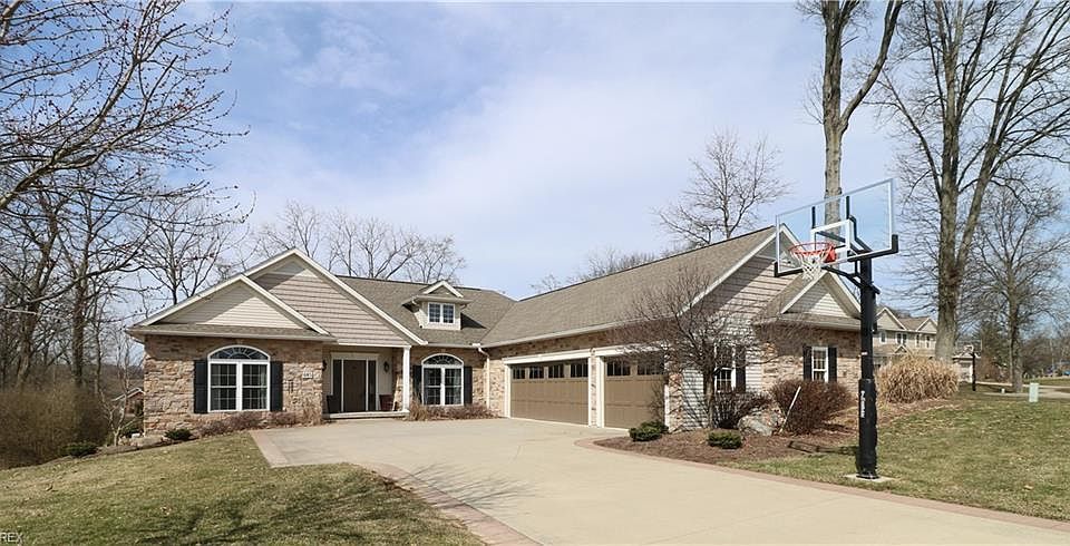 1st image of 685 Wildwood Dr