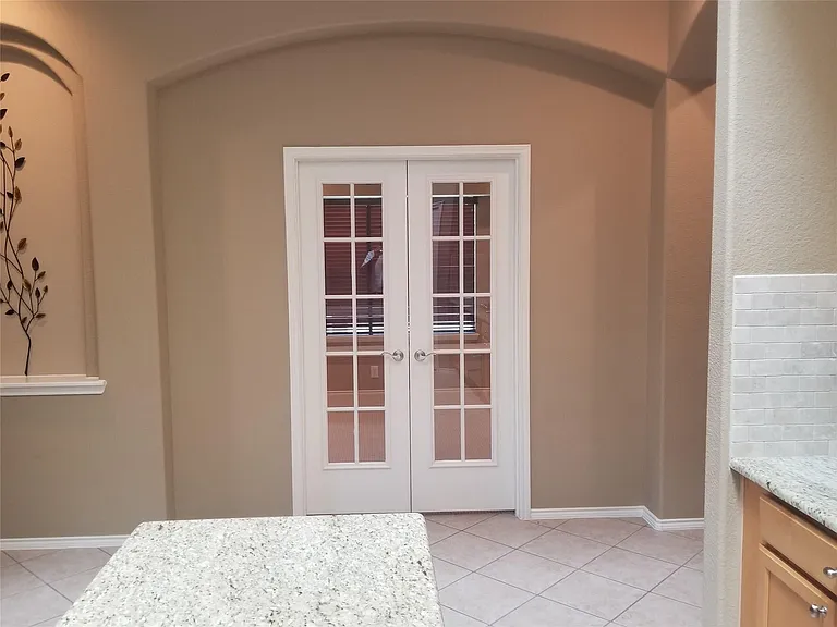 9208 Sterling Gate Dr — Photo 8