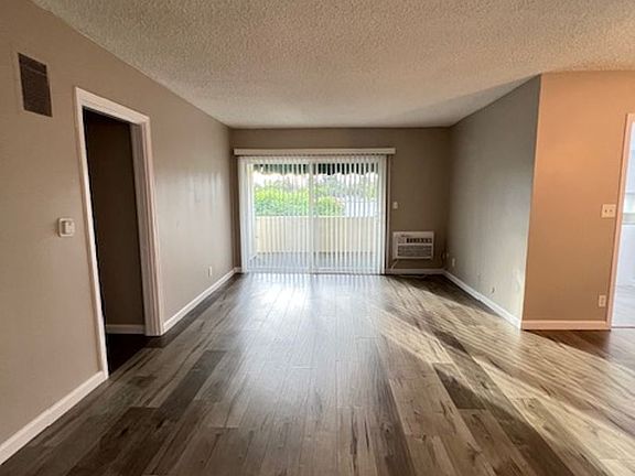 3rd image of 6210 Reseda Blvd APT 310