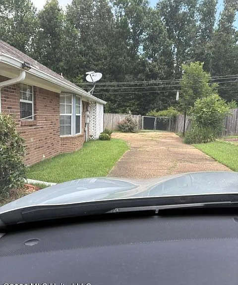 1042 N Azalea Dr — Photo 19