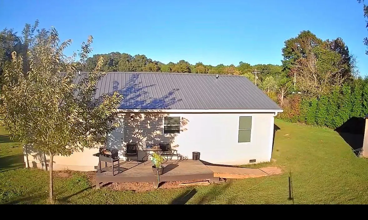 3 bed, 2.0 bath, 1344 sqft, $2,000 — Photo 3