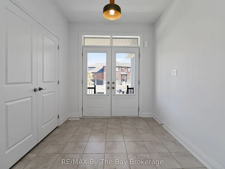 52 Amber Dr — Photo 3