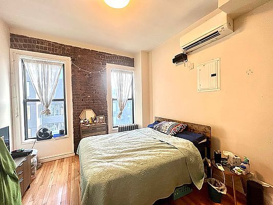 4th image of 572 Atlantic Ave APT 4L