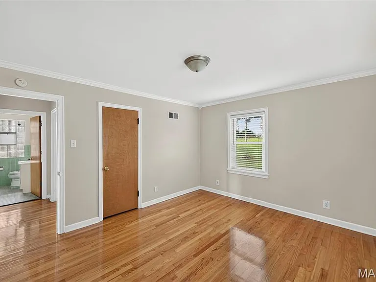 105 N Elm St — Photo 18