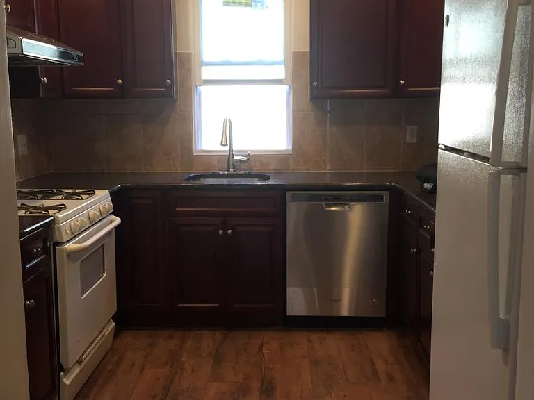 835 Wilder St — Photo 11