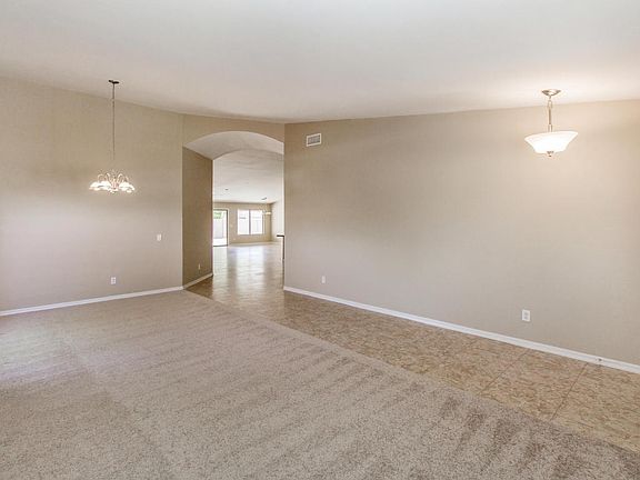4th image of 825 E Settlers Trl