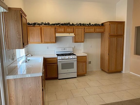 3rd image of 13598 Monterey Way