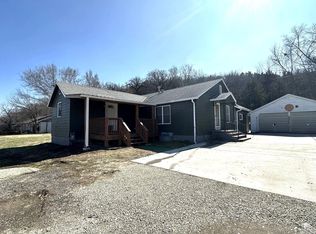 561 Zeandale Rd, Manhattan, KS 66502